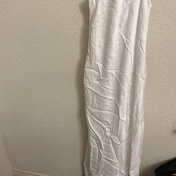 Bardot Wyn Satin Halter Dress in orchid white - Picture 6 of 16